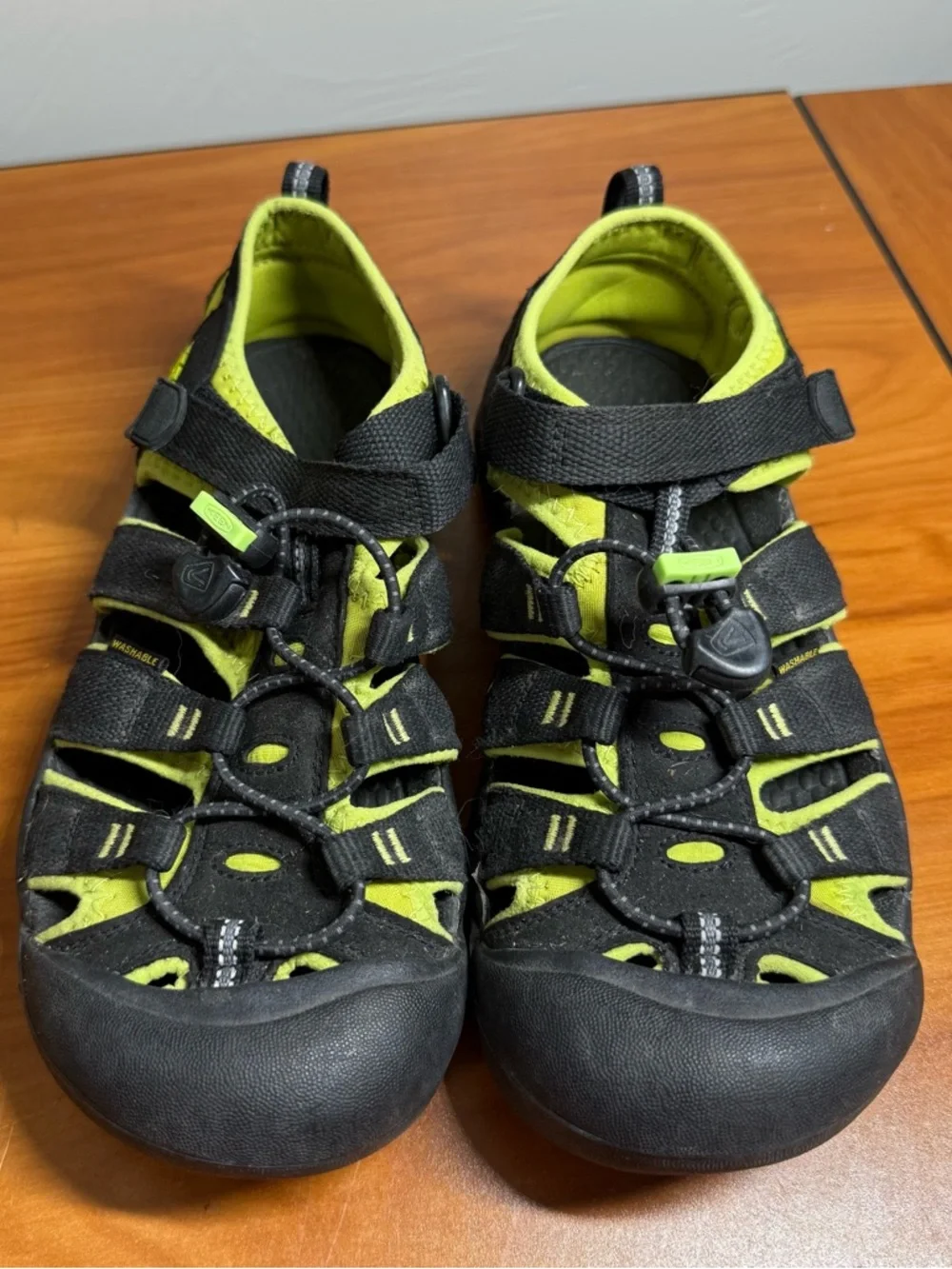 Keen Newport H2 Sandal Water Shoe Hiking Closed Toe Black Green‎ Bungee W5